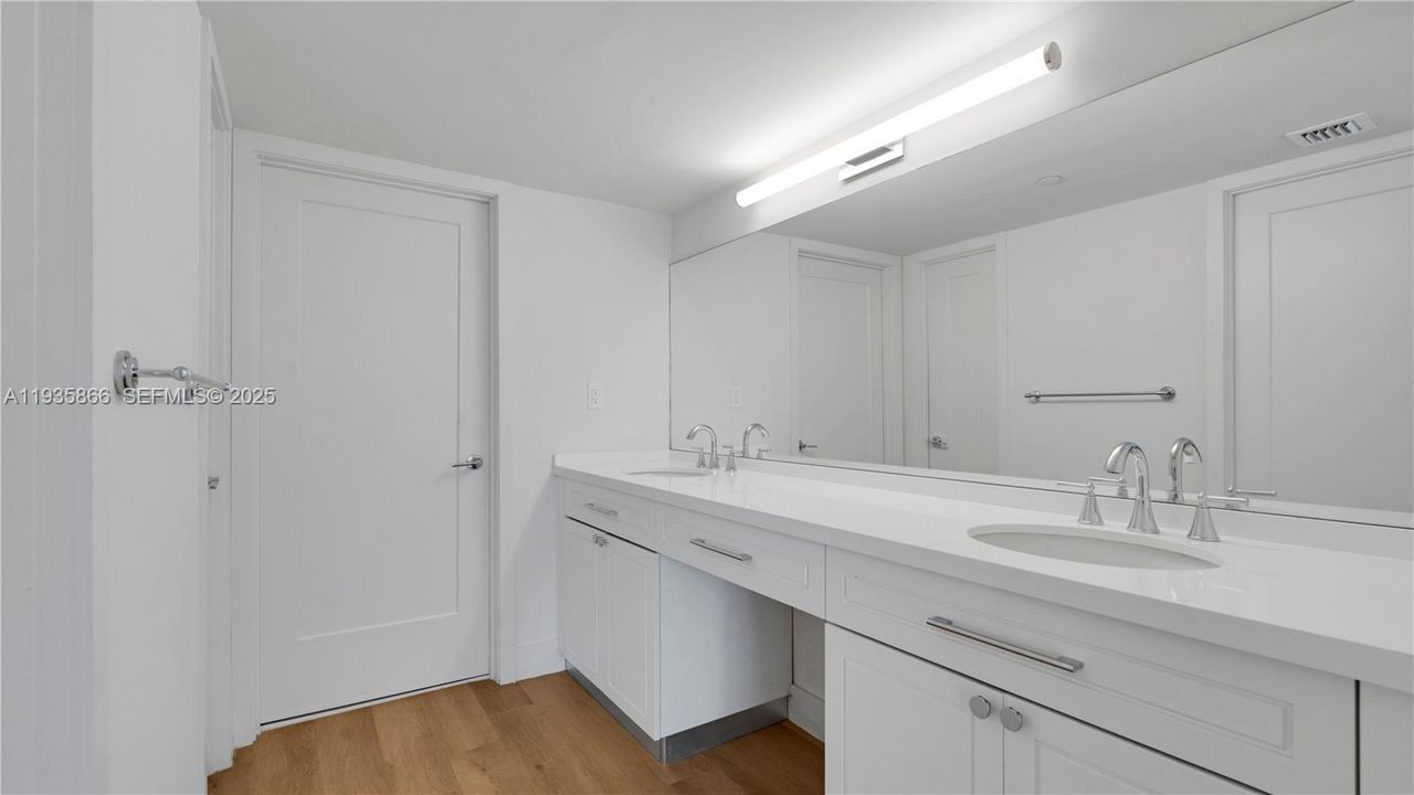 В аренду: $4,267 (2 спален, 2 ванн, 1291 Квадратных фут)