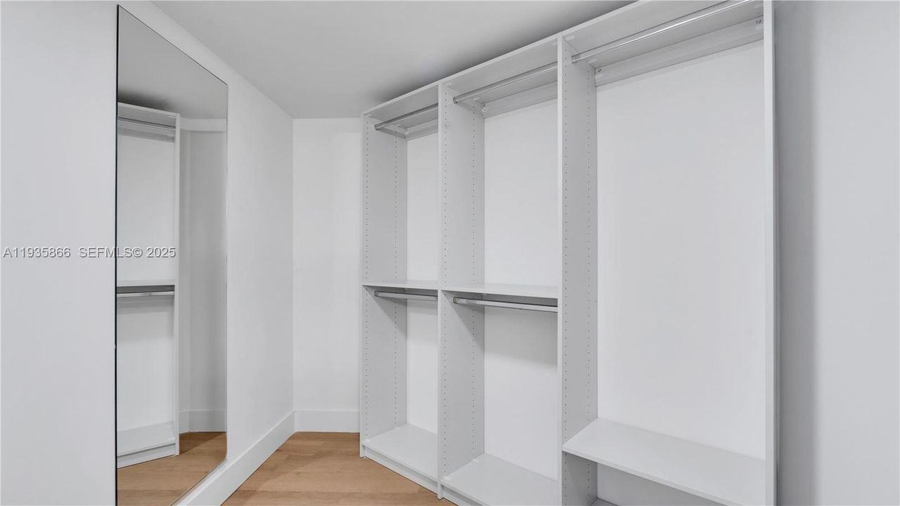 В аренду: $4,267 (2 спален, 2 ванн, 1291 Квадратных фут)