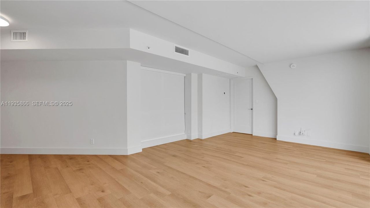 В аренду: $4,267 (2 спален, 2 ванн, 1291 Квадратных фут)