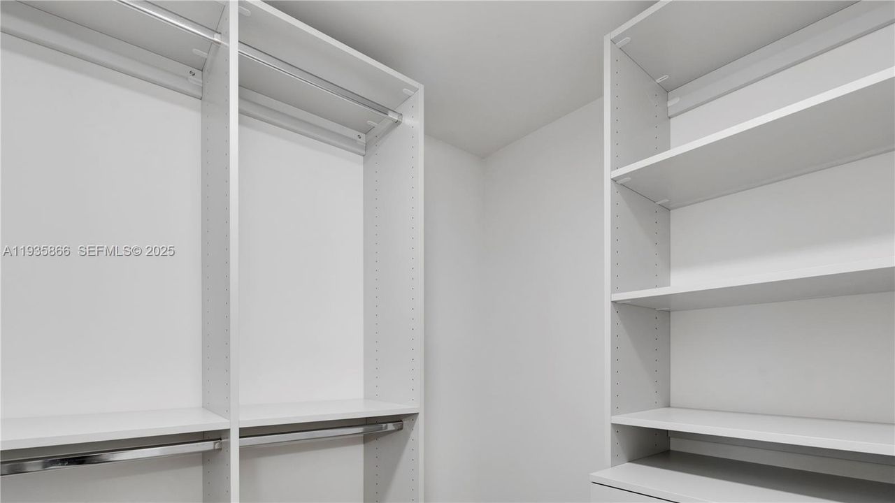 В аренду: $4,267 (2 спален, 2 ванн, 1291 Квадратных фут)