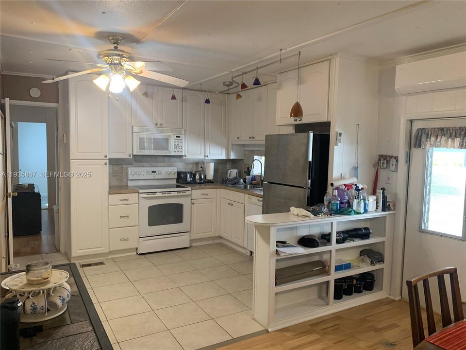 待售: $239,900 (3 贝兹, 2 浴室, 804 平方英尺)