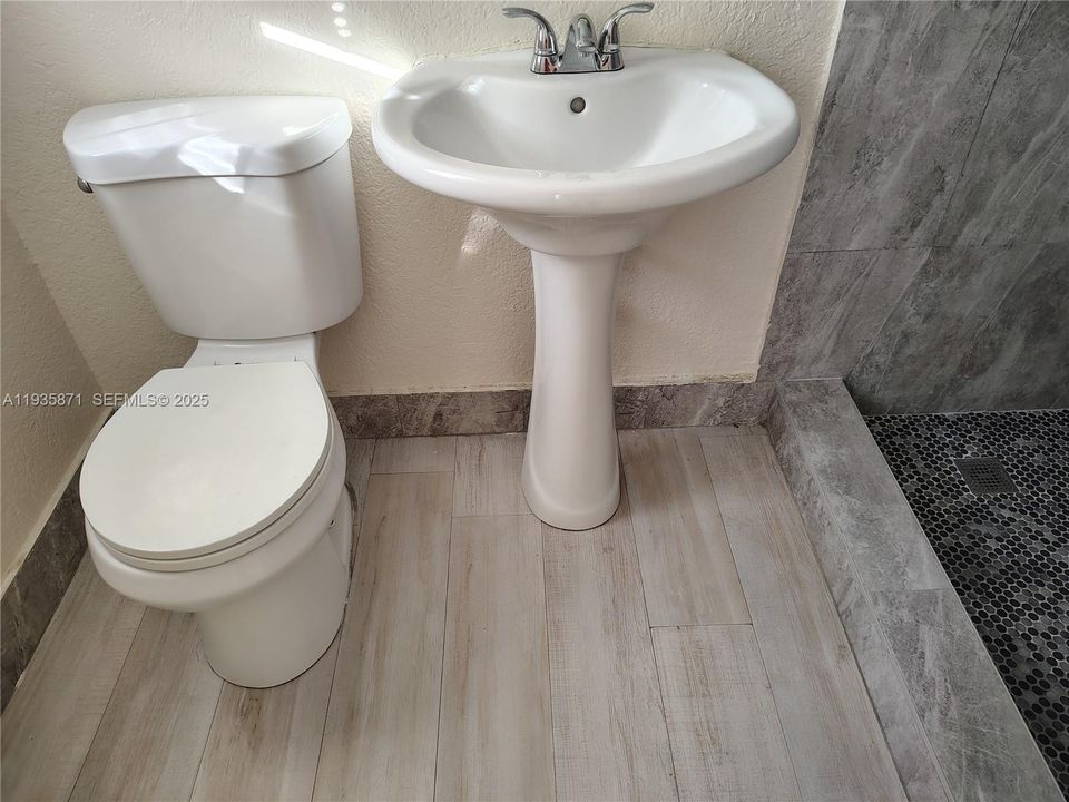 For Rent: $1,300 (0 beds, 1 baths, 400 Square Feet)