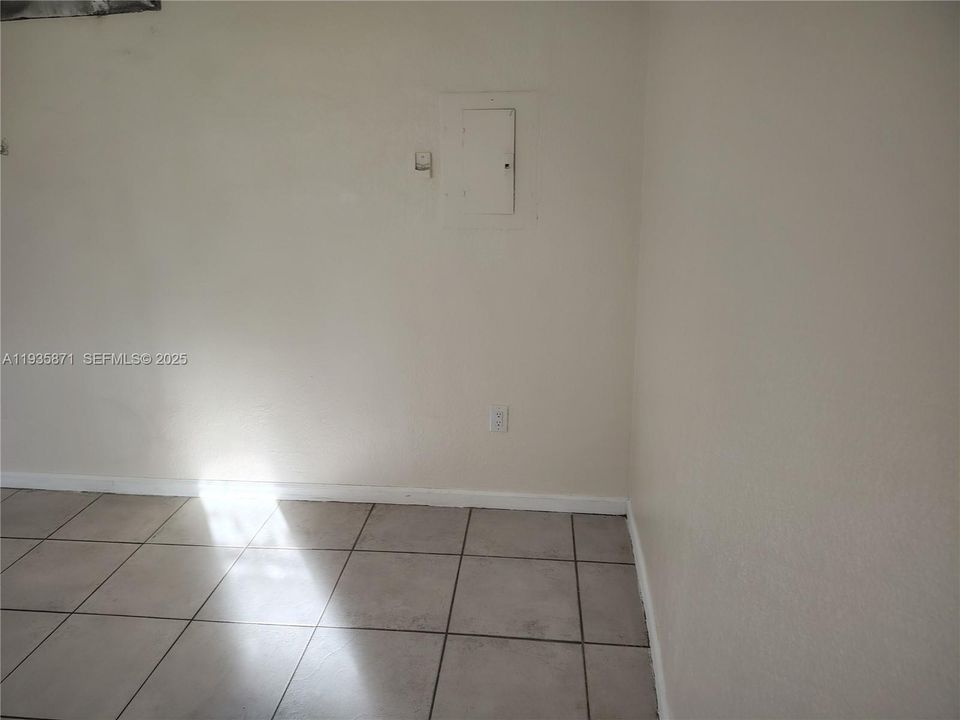 For Rent: $1,300 (0 beds, 1 baths, 400 Square Feet)