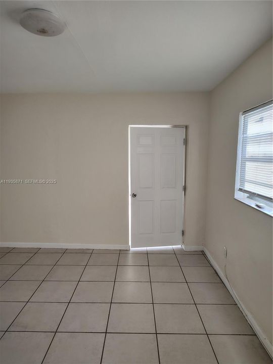 For Rent: $1,300 (0 beds, 1 baths, 400 Square Feet)