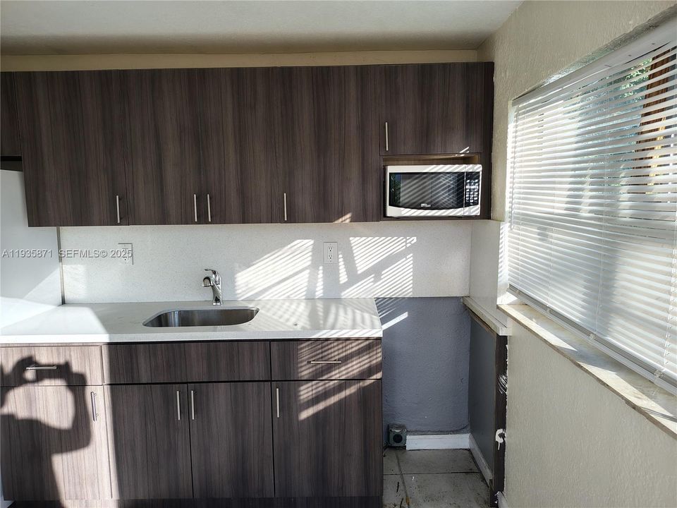 For Rent: $1,300 (0 beds, 1 baths, 400 Square Feet)