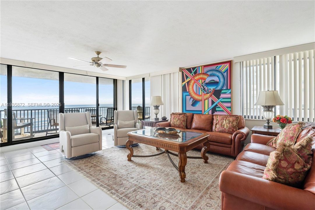 出租: $6,000 (3 贝兹, 2 浴室, 2701 平方英尺)