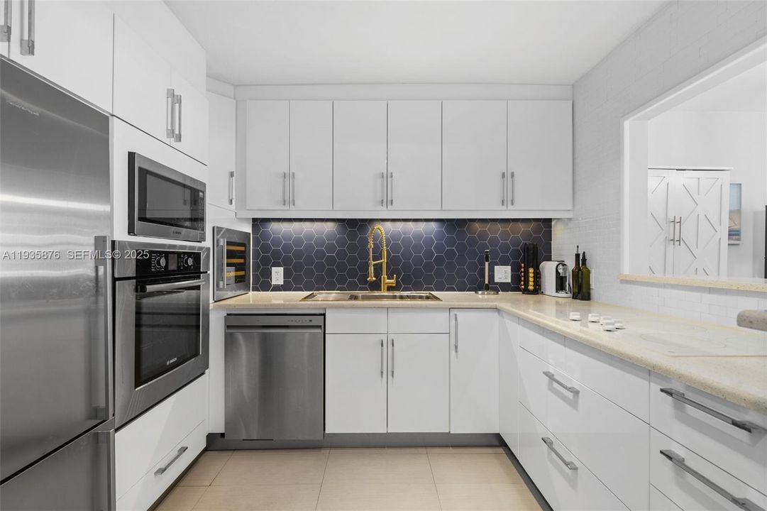 待售: $445,000 (1 贝兹, 1 浴室, 750 平方英尺)