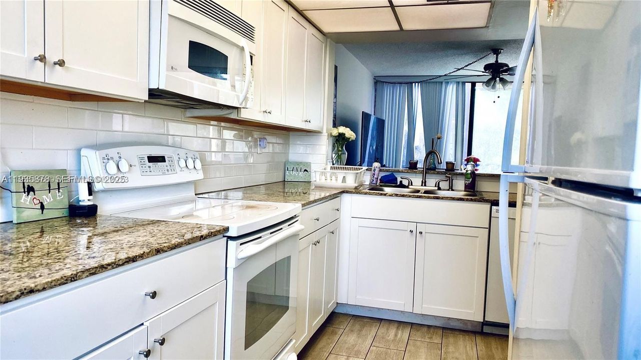 В аренду: $2,500 (2 спален, 2 ванн, 1230 Квадратных фут)