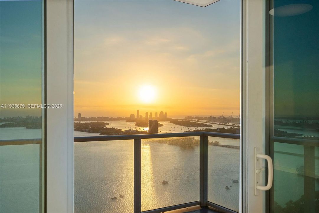 出租: $12,500 (3 贝兹, 3 浴室, 1679 平方英尺)