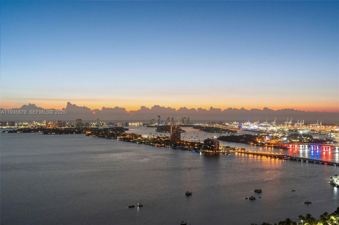 出租: $12,500 (3 贝兹, 3 浴室, 1679 平方英尺)