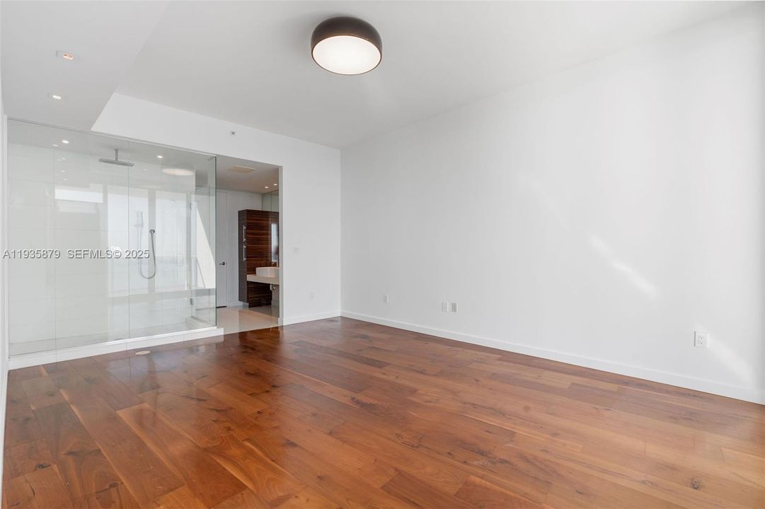 出租: $12,500 (3 贝兹, 3 浴室, 1679 平方英尺)