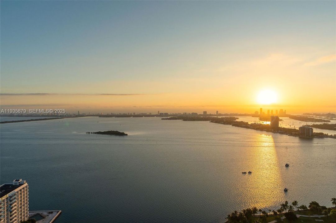 出租: $12,500 (3 贝兹, 3 浴室, 1679 平方英尺)