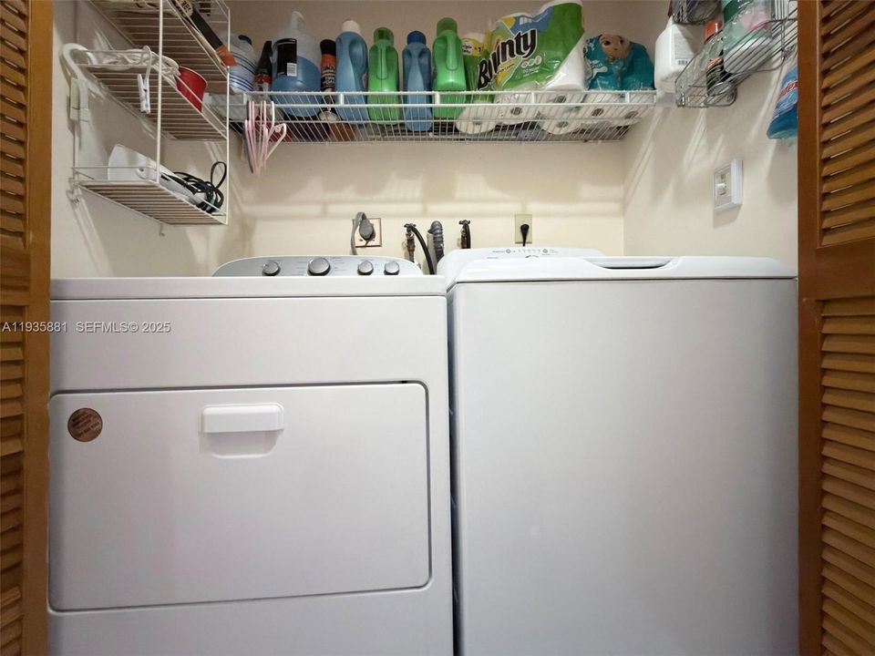 На продажу: $675,000 (3 спален, 2 ванн, 2010 Квадратных фут)