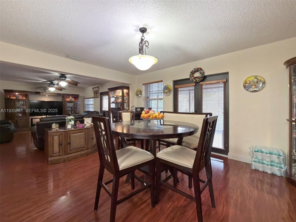 На продажу: $675,000 (3 спален, 2 ванн, 2010 Квадратных фут)