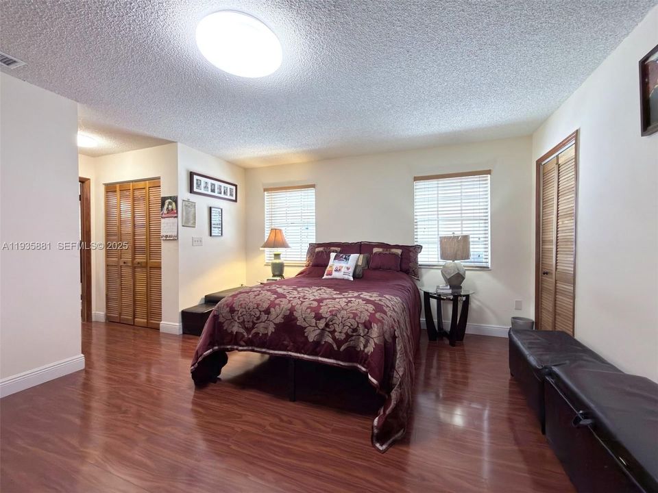 На продажу: $675,000 (3 спален, 2 ванн, 2010 Квадратных фут)