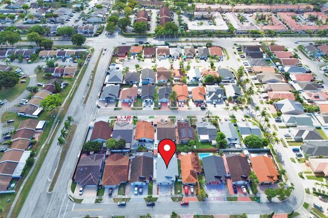 На продажу: $675,000 (3 спален, 2 ванн, 2010 Квадратных фут)