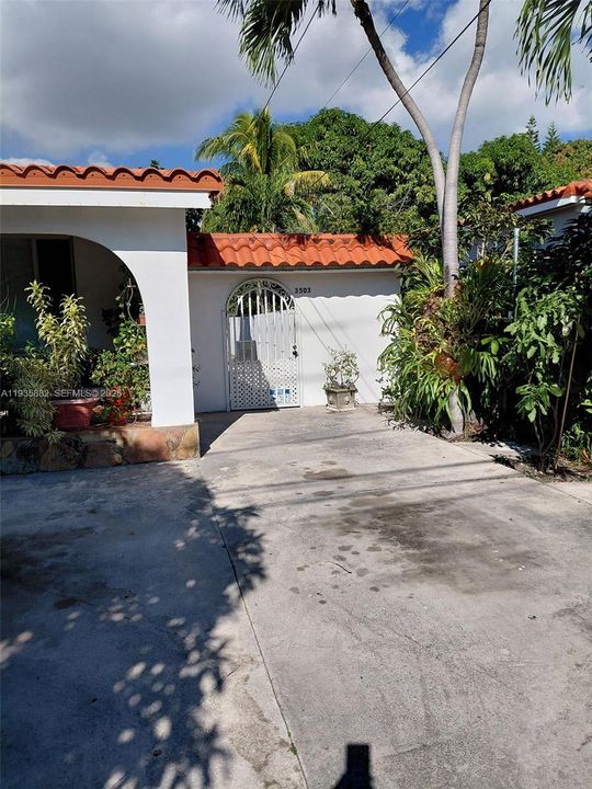 В аренду: $2,750 (2 спален, 2 ванн, 1000 Квадратных фут)