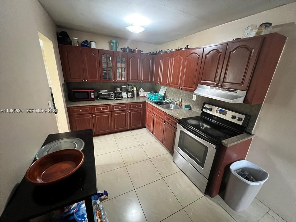 待售: $689,000 (0 贝兹, 0 浴室, 2590 平方英尺)