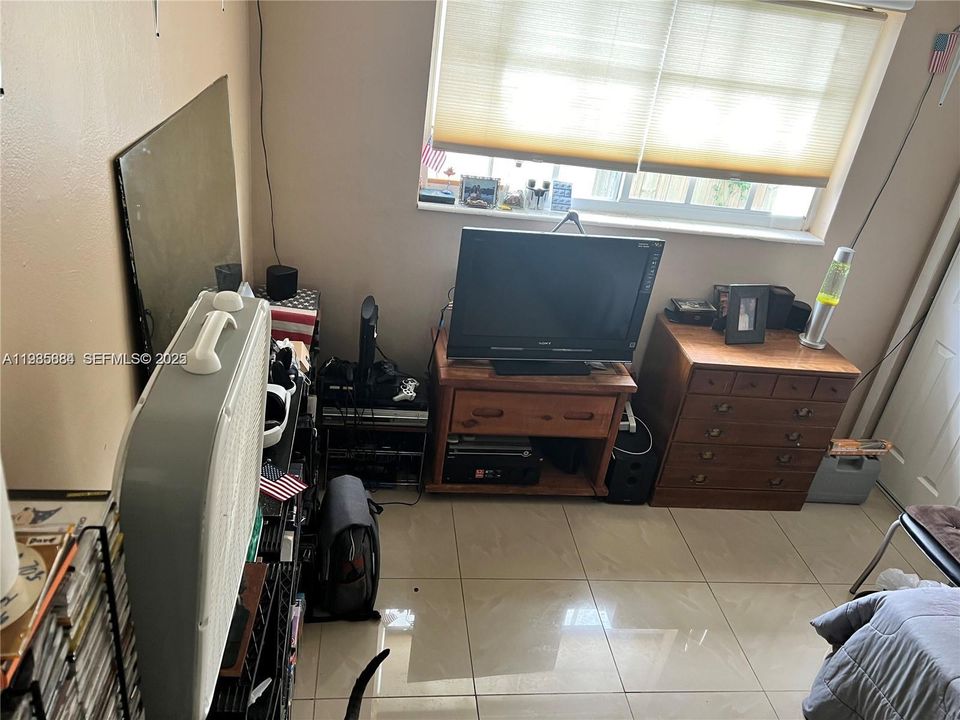 待售: $689,000 (0 贝兹, 0 浴室, 2590 平方英尺)