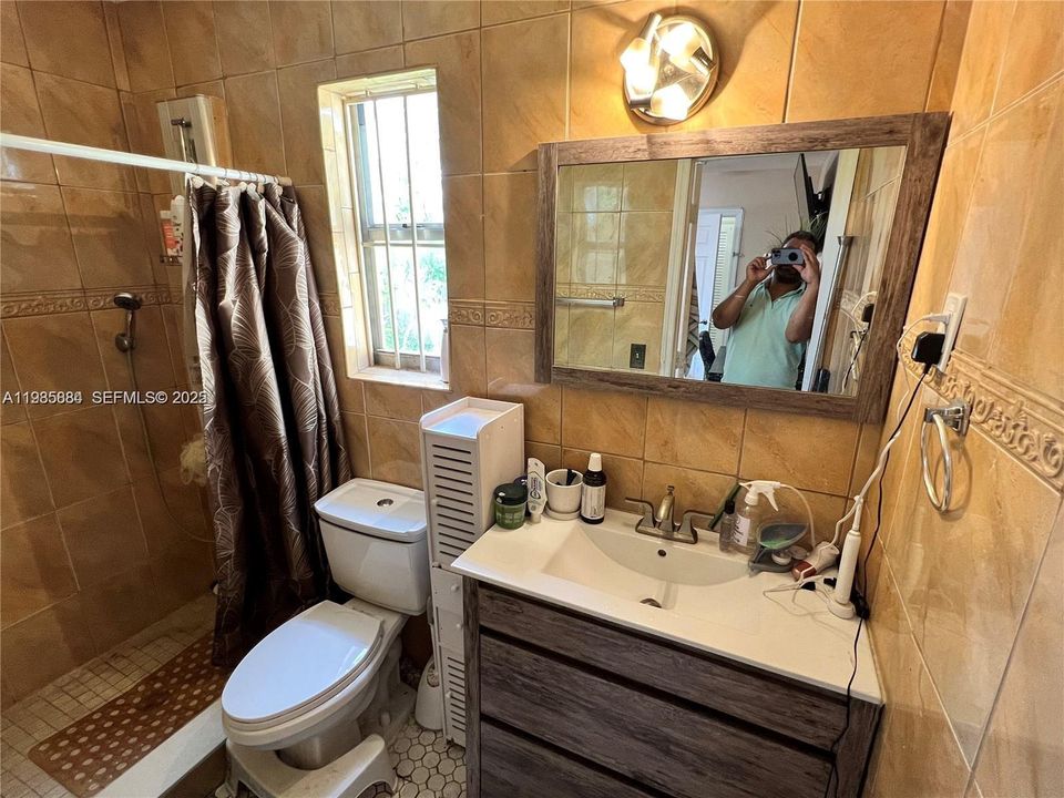 待售: $689,000 (0 贝兹, 0 浴室, 2590 平方英尺)