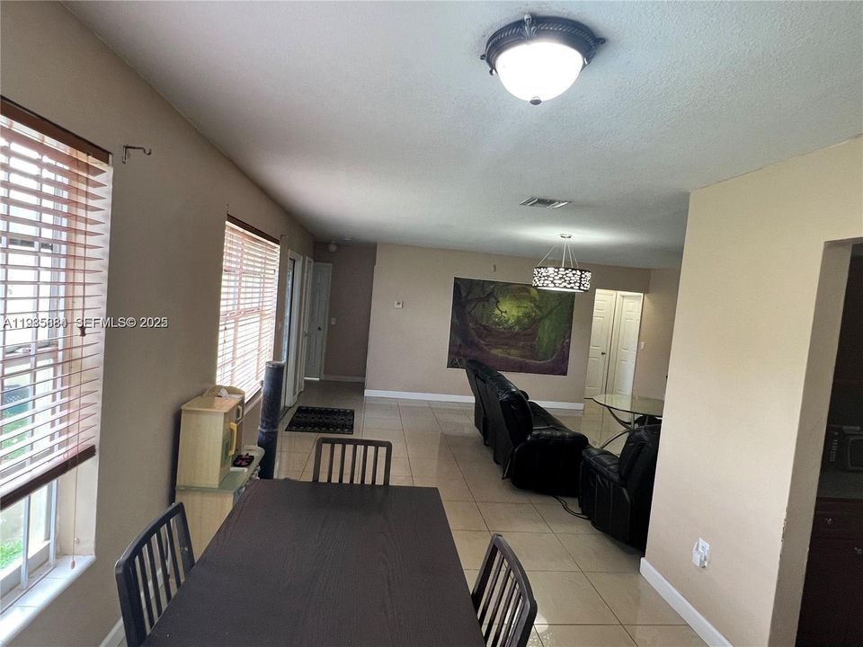 待售: $689,000 (0 贝兹, 0 浴室, 2590 平方英尺)