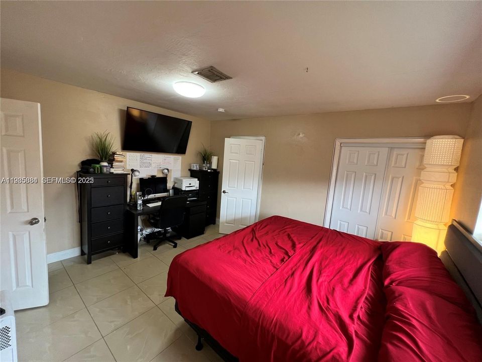 待售: $689,000 (0 贝兹, 0 浴室, 2590 平方英尺)