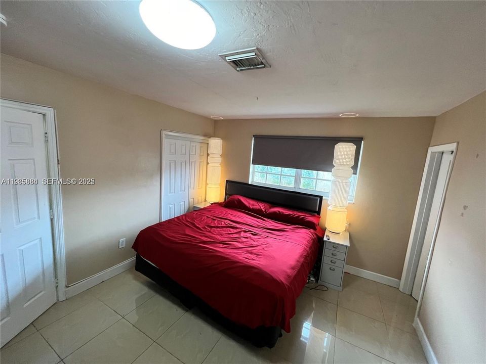 待售: $689,000 (0 贝兹, 0 浴室, 2590 平方英尺)