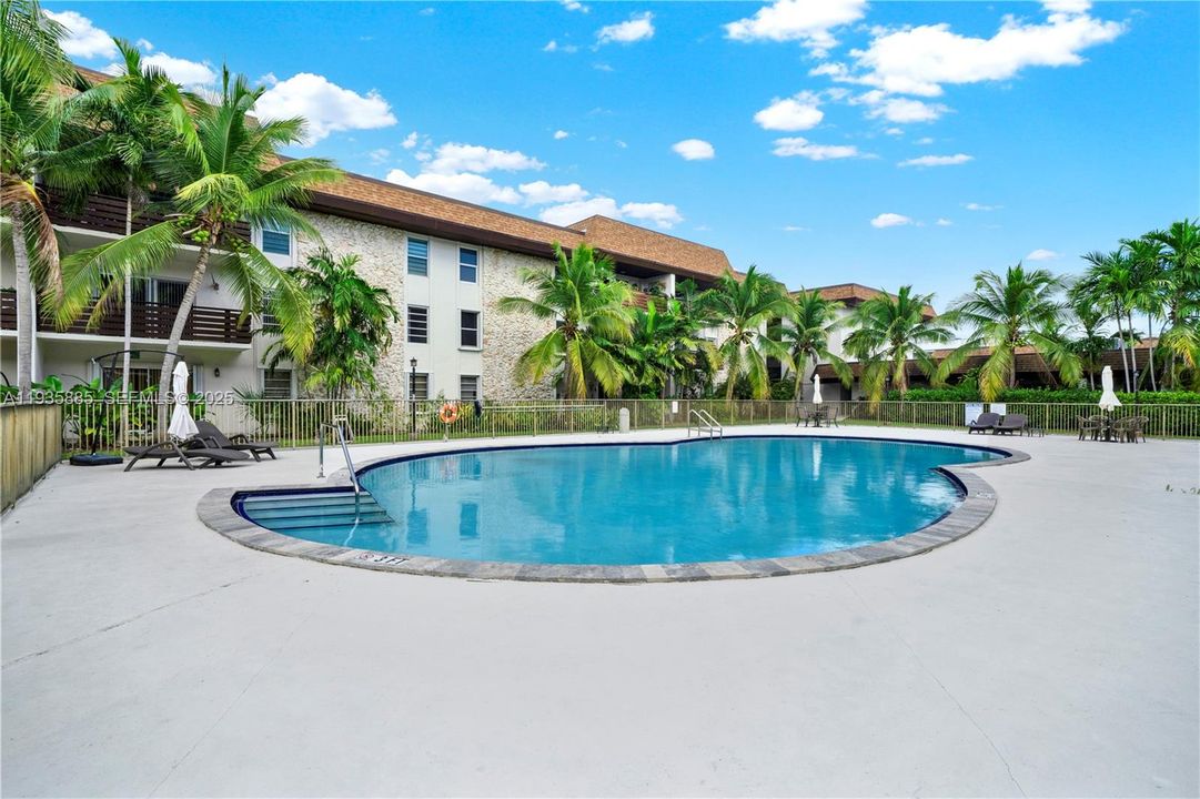 For Rent: $1,900 (1 beds, 1 baths, 665 Square Feet)