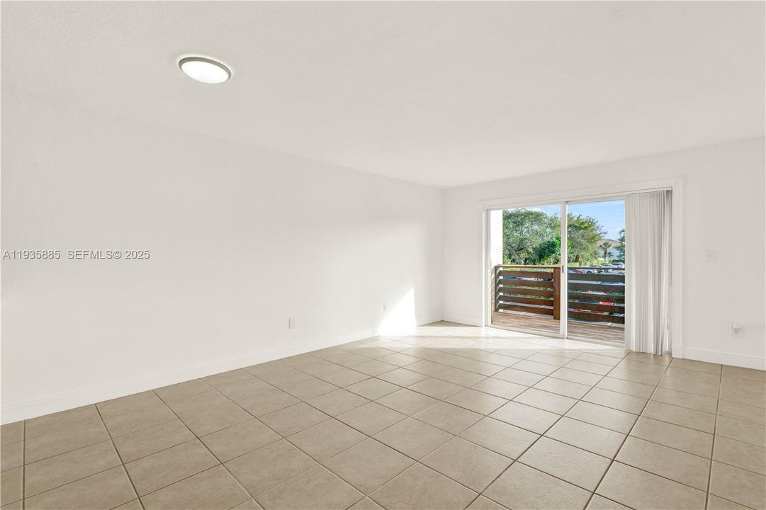 For Rent: $1,900 (1 beds, 1 baths, 665 Square Feet)