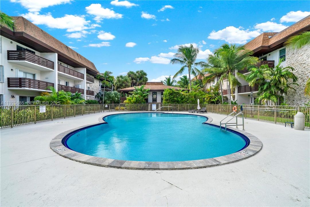 For Rent: $1,900 (1 beds, 1 baths, 665 Square Feet)