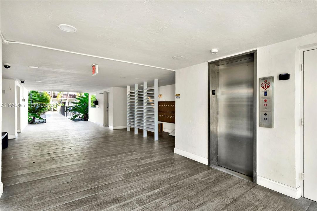 For Rent: $1,900 (1 beds, 1 baths, 665 Square Feet)