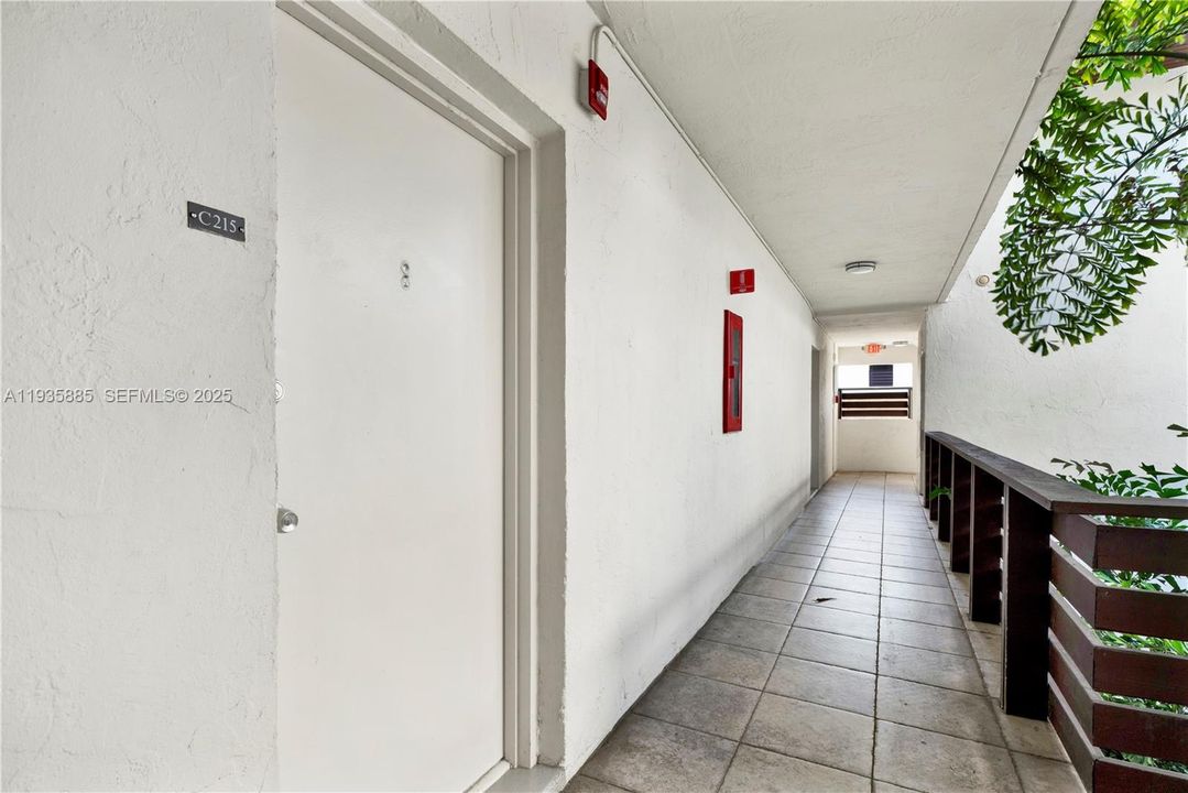 For Rent: $1,900 (1 beds, 1 baths, 665 Square Feet)