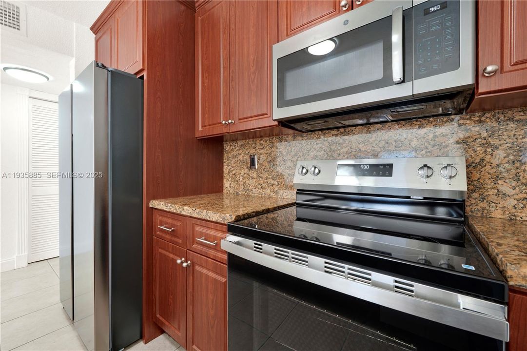 For Rent: $1,900 (1 beds, 1 baths, 665 Square Feet)