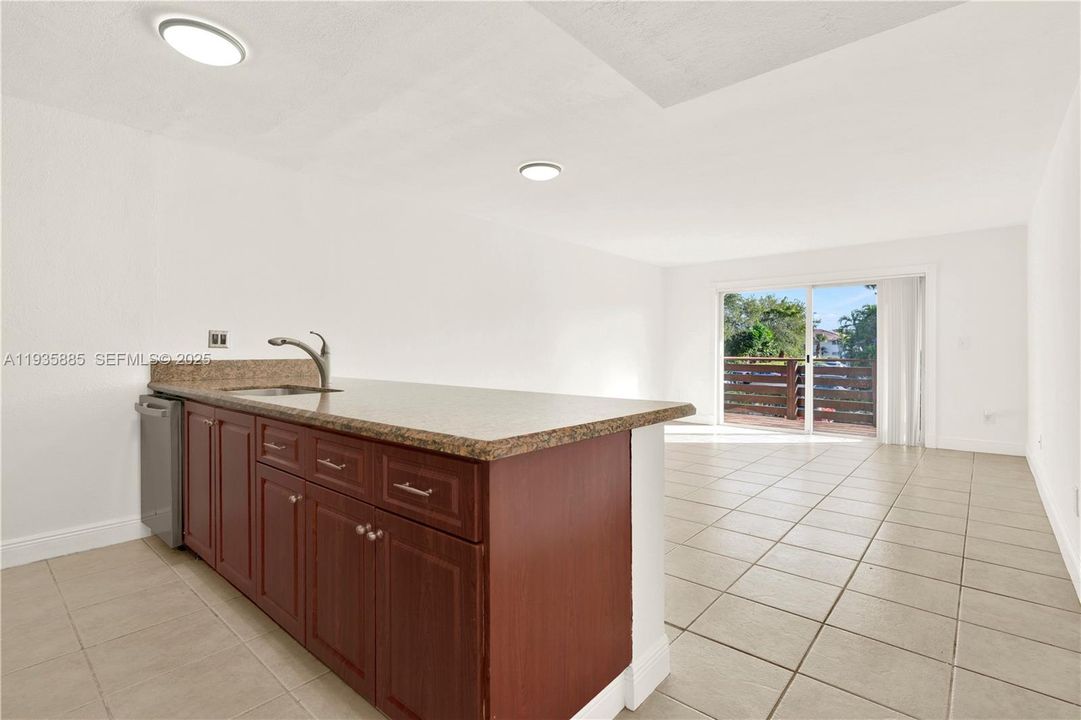 For Rent: $1,900 (1 beds, 1 baths, 665 Square Feet)