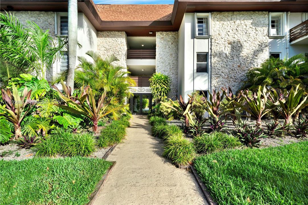 For Rent: $1,900 (1 beds, 1 baths, 665 Square Feet)