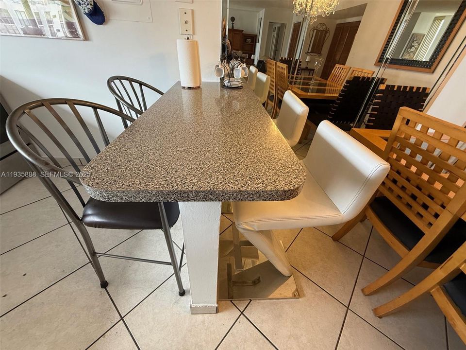 На продажу: $490,000 (2 спален, 2 ванн, 1230 Квадратных фут)