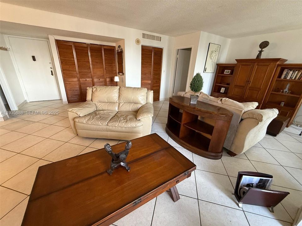 На продажу: $490,000 (2 спален, 2 ванн, 1230 Квадратных фут)