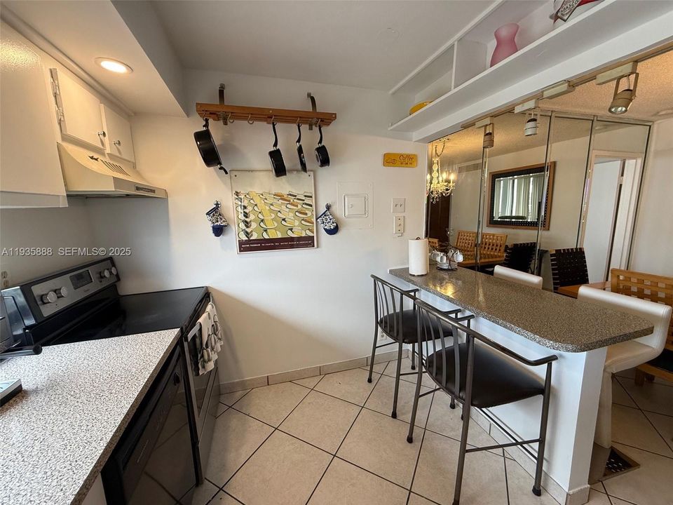 На продажу: $490,000 (2 спален, 2 ванн, 1230 Квадратных фут)