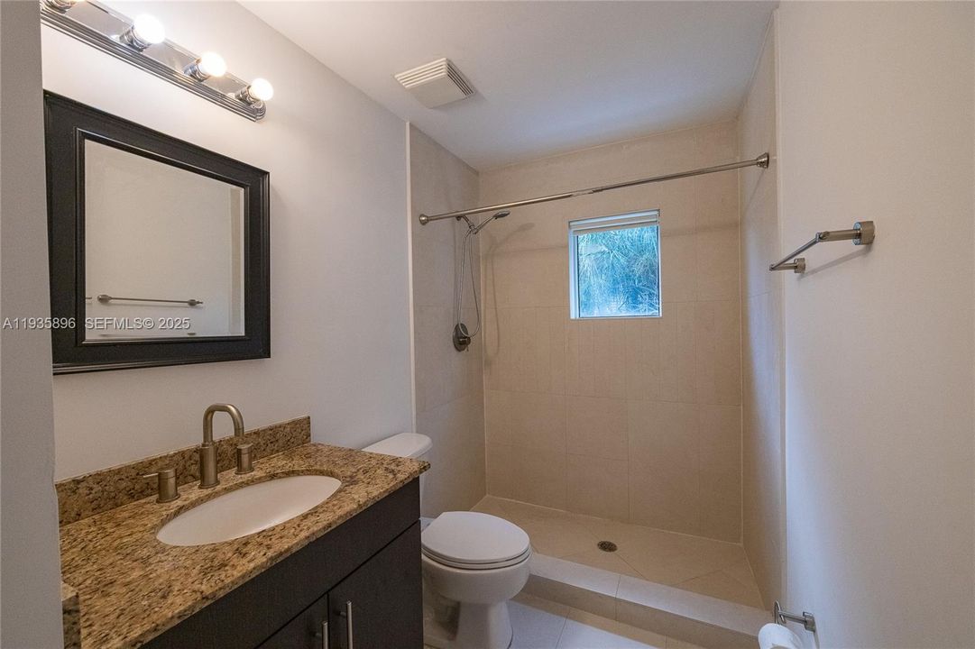 For Rent: $4,250 (2 beds, 2 baths, 1043 Square Feet)