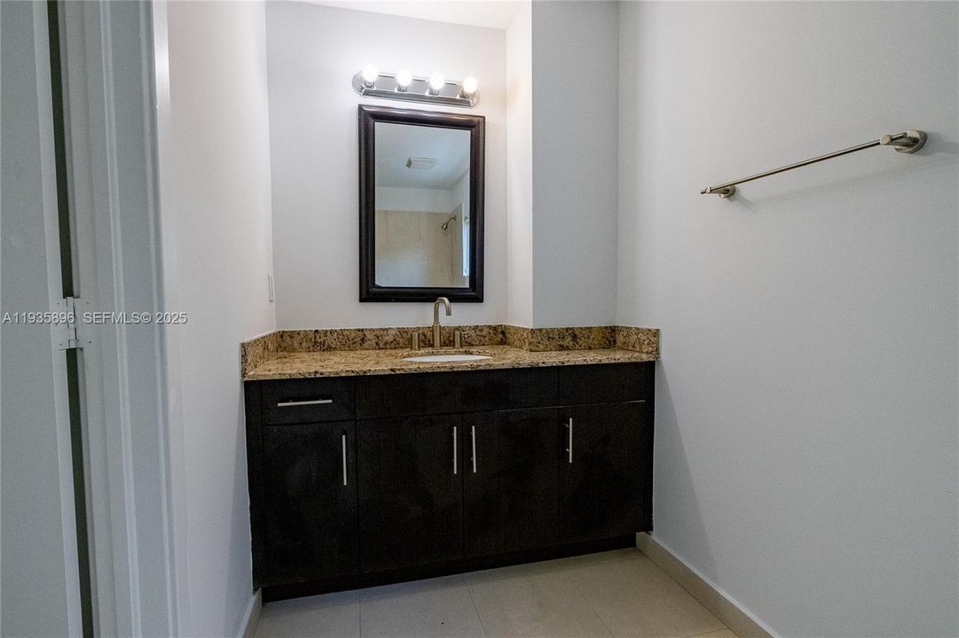 For Rent: $4,250 (2 beds, 2 baths, 1043 Square Feet)