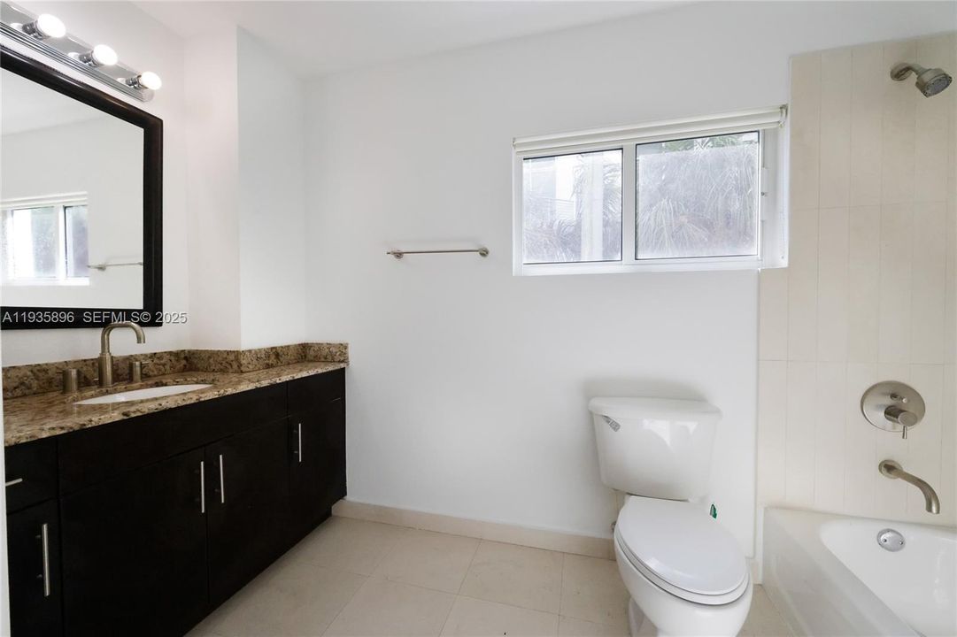 For Rent: $4,250 (2 beds, 2 baths, 1043 Square Feet)