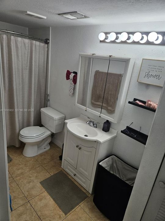 For Rent: $1,800 (1 beds, 1 baths, 805 Square Feet)