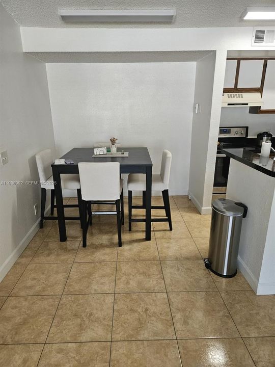 For Rent: $1,800 (1 beds, 1 baths, 805 Square Feet)