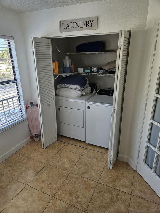 For Rent: $1,800 (1 beds, 1 baths, 805 Square Feet)