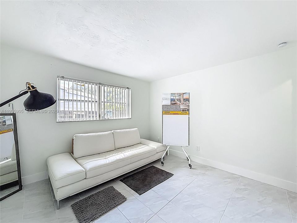 2/1 Spacious Bedroom A