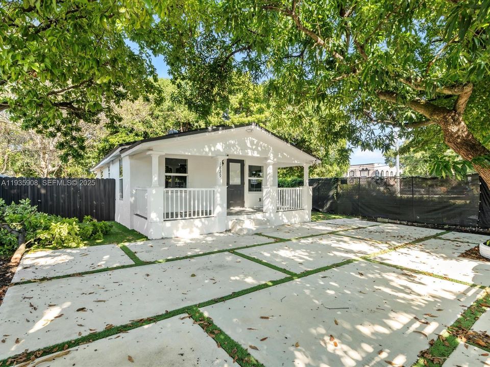 В аренду: $3,000 (3 спален, 2 ванн, 790 Квадратных фут)