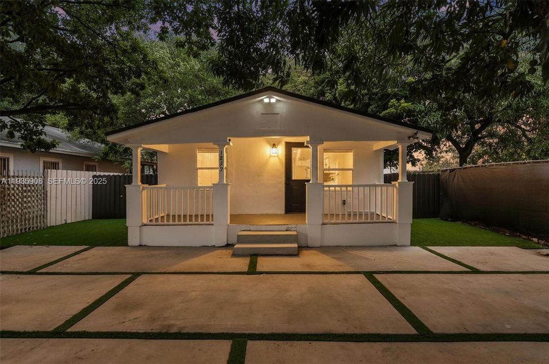 В аренду: $3,000 (3 спален, 2 ванн, 790 Квадратных фут)