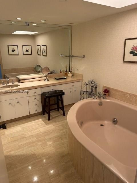 待售: $699,000 (2 贝兹, 2 浴室, 1825 平方英尺)