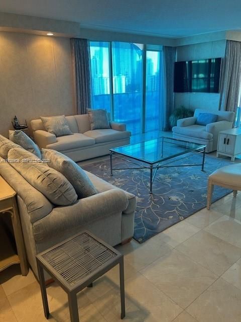 待售: $699,000 (2 贝兹, 2 浴室, 1825 平方英尺)