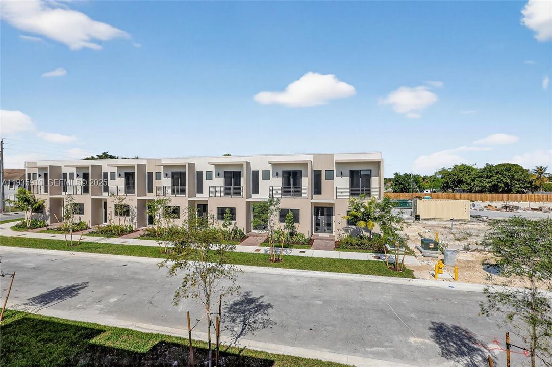 For Rent: $3,350 (4 beds, 3 baths, 1436 Square Feet)